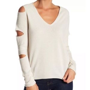 Skull Cashmere baby pink V-Neck sweater with arm slits